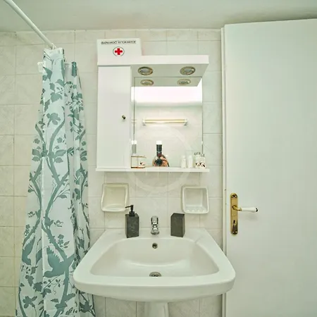 Chloi Apartment *